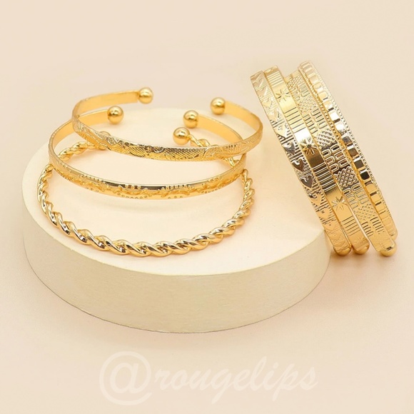 7 Gold Tone Set of Bracelets Fashion Jewelry - Picture 3 of 4